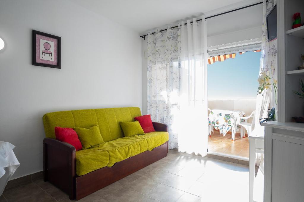 Posedenie v ubytovaní Apartamento con terraza y piscina - Todoholiday