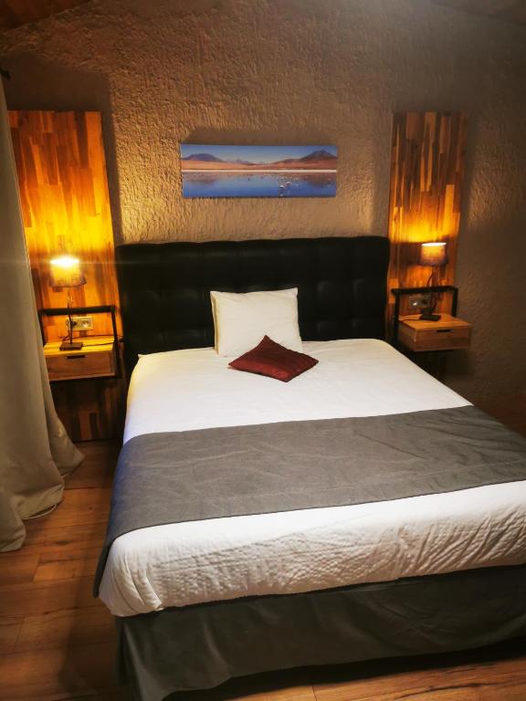 Postel nebo postele na pokoji v ubytování Il était 1 fois