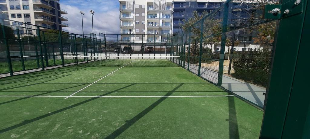 Tenis alebo squash v ubytovaní BM5A, Gran ático duplex con dos terrazas cerca el mar alebo jeho okolí