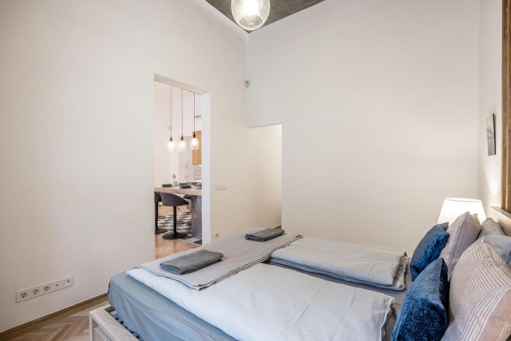 Posteľ alebo postele v izbe v ubytovaní Industrial Fantasy Apartment