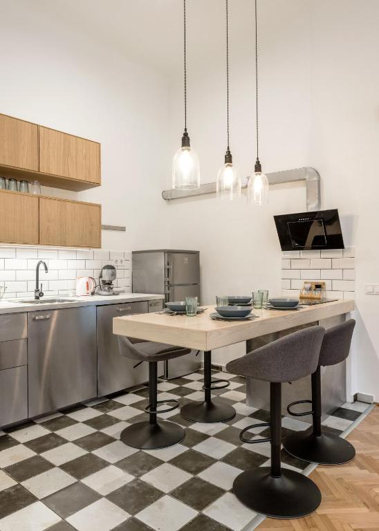 Kuchyňa alebo kuchynka v ubytovaní Industrial Fantasy Apartment