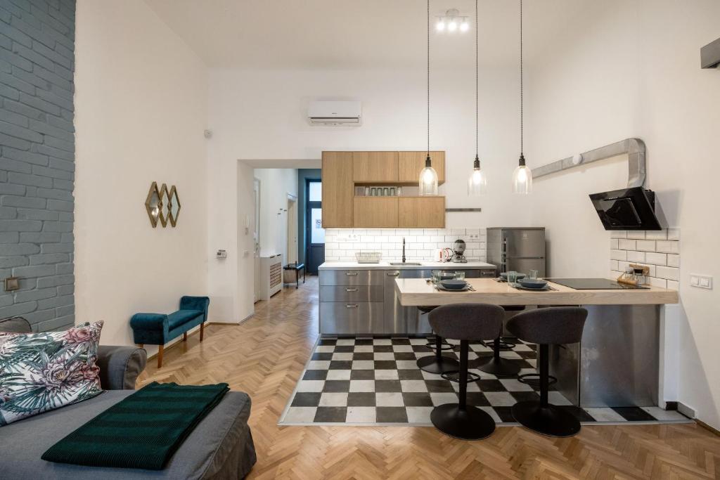 Kuchyňa alebo kuchynka v ubytovaní Industrial Fantasy Apartment
