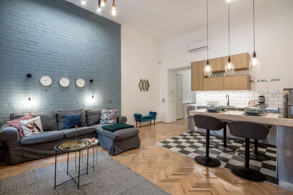 Kuchyňa alebo kuchynka v ubytovaní Industrial Fantasy Apartment