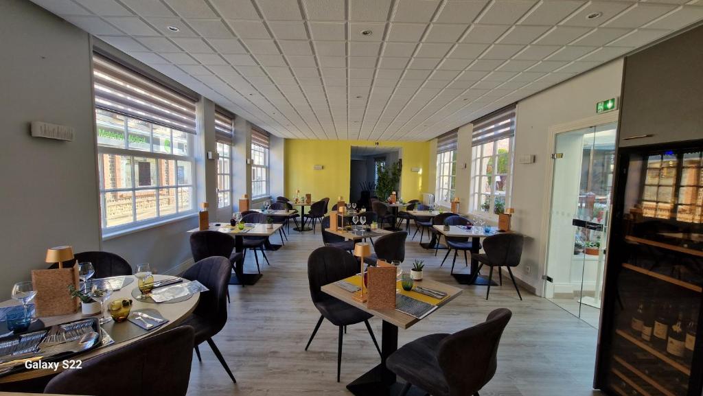 Un restaurant sau alt loc unde se poate mânca la Hôtel Normand Yport Hôtel Ambiance familiale non étoilé