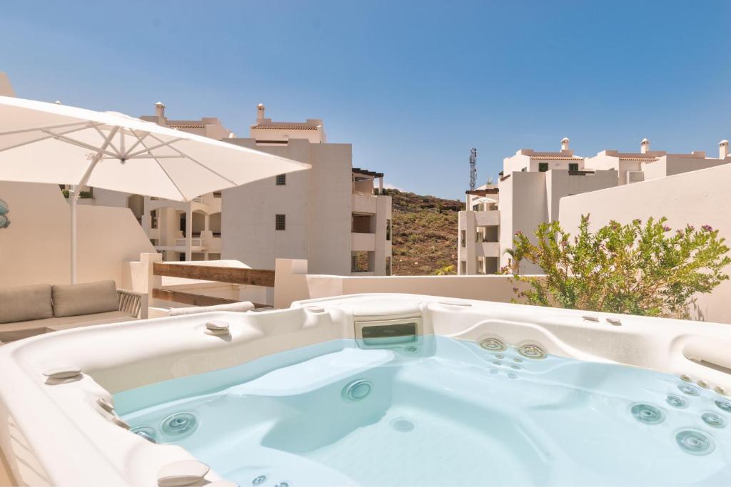Colinas-Tahona 3,3 PENTHOUSE POOL VIEW & JACUZZI, Arona ...