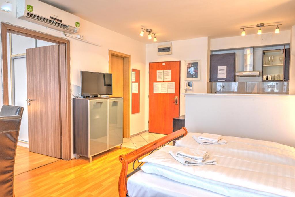 Posteľ alebo postele v izbe v ubytovaní Budapest Center Apartments