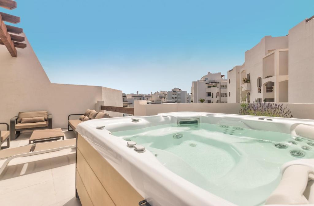 Φωτογραφία από το άλμπουμ του Colinas - Bentor 3,4 PENTHOUSE POOL VIEW & JACUZZI σε Palm-mar