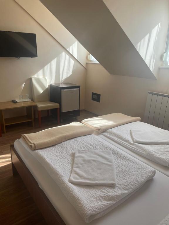 Kastélykert Fogadó - Resim 44