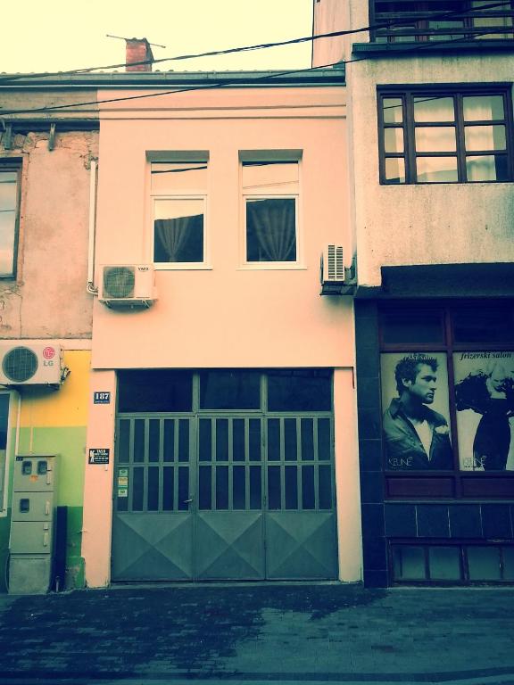 Budova, kde se hostel nachází
