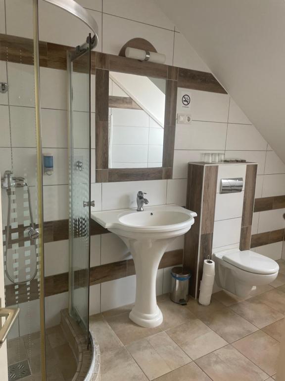 Kastélykert Fogadó - Resim 8