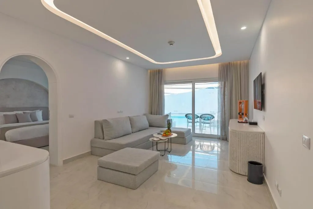 Executive Pool Suite- Posh Club