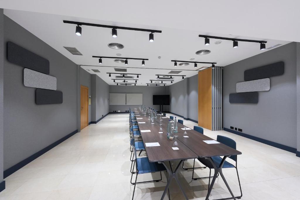 Catalonia La Maquinista - Resim 39