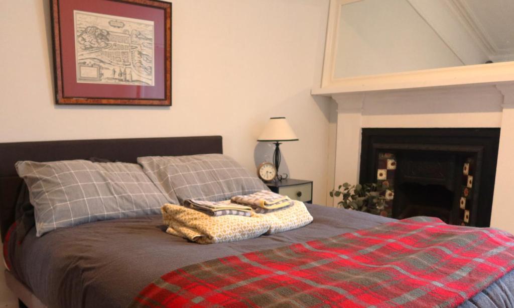 a bedroom with a bed with two pillows on it at An Cuilidh in Port Bannatyne
