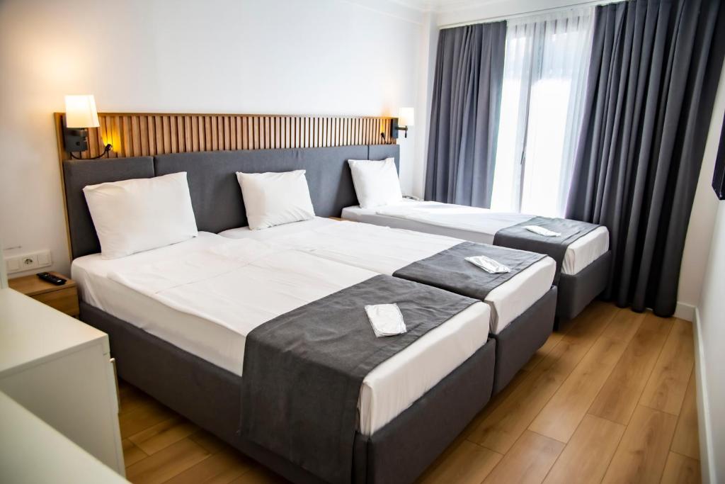 A bed or beds in a room at Silvana Hotel