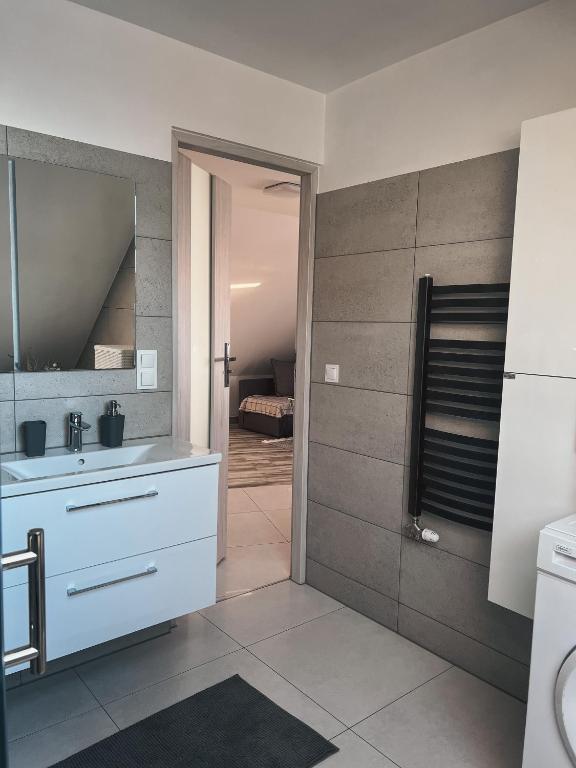 Kuchyňa alebo kuchynka v ubytovaní Przytulny apartamentt