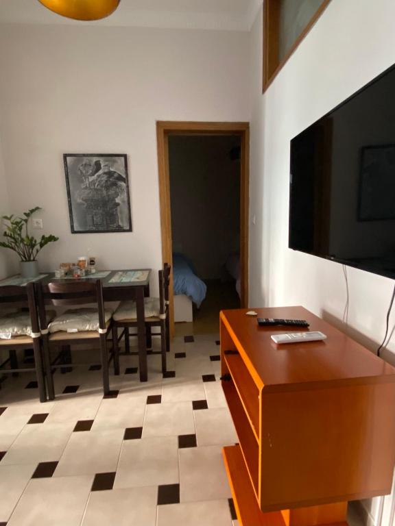 Televízia a/alebo spoločenská miestnosť v ubytovaní Beachwalk apartments