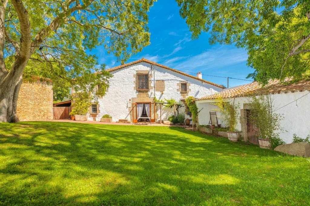 Vonkajšia záhrada v ubytovaní Masia 1612 Muy cerca de las playas Costa Brava