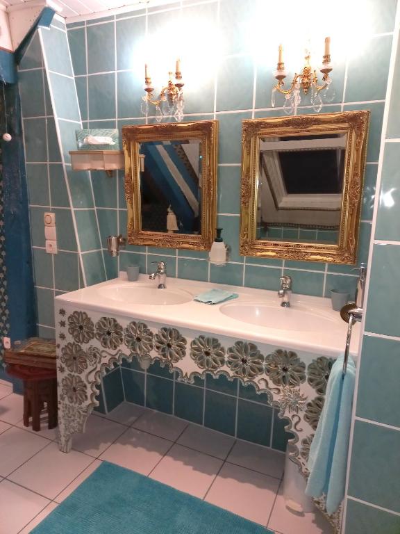 a bathroom with two sinks and two mirrors at Maison de 4 chambres avec terrasse amenagee et wifi a Chateau Thierry in Château-Thierry