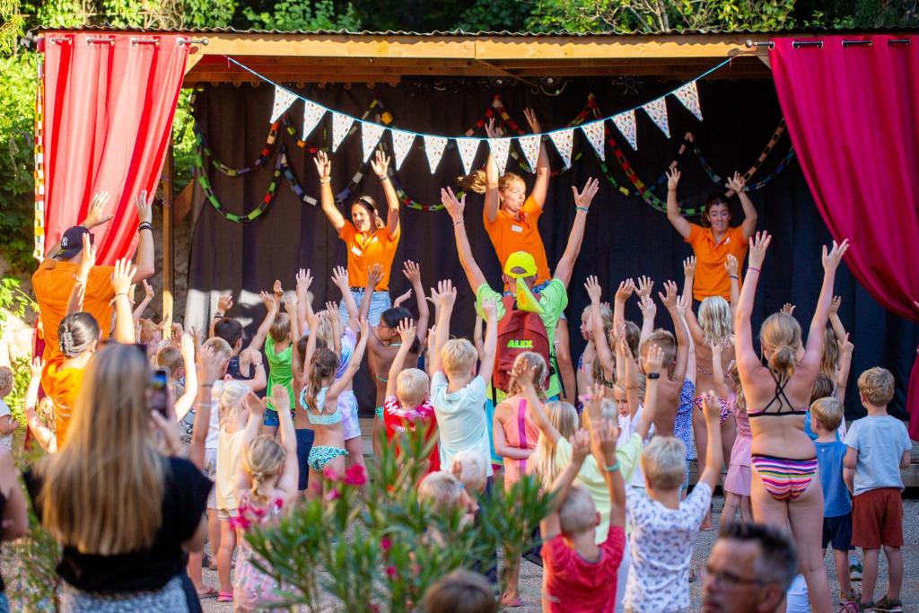 Activit&eacute;s en soir&eacute;e propos&eacute;es aux clients de l&#39;&eacute;tablissement Camping RCN Le Moulin de la Pique