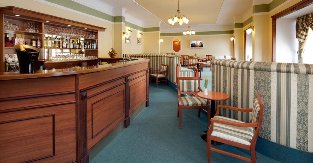 Lounge nebo bar v ubytování Savoy Spa & Kurhotel