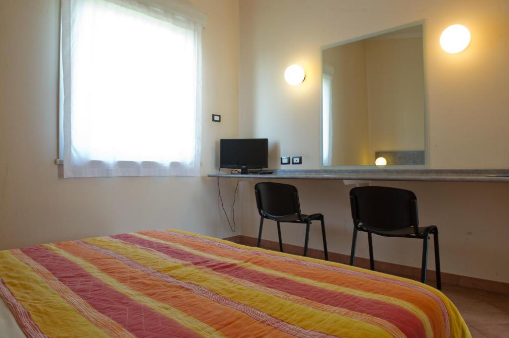 Telewizja i/lub zestaw kina domowego w obiekcie Autohotel Ravenna