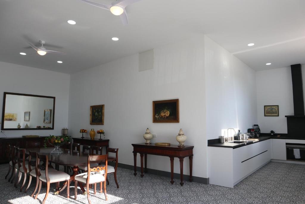 A kitchen or kitchenette at Finca La Fuensanta