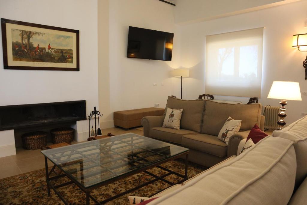 A television and/or entertainment centre at Finca La Fuensanta
