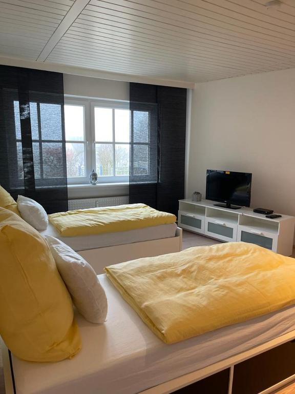 Postel nebo postele na pokoji v ubytování Gästewohnung Pohlheim Grüningen