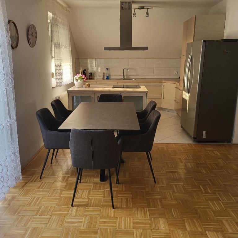 Apartment Želimlje - Three-Bedroom Apartment