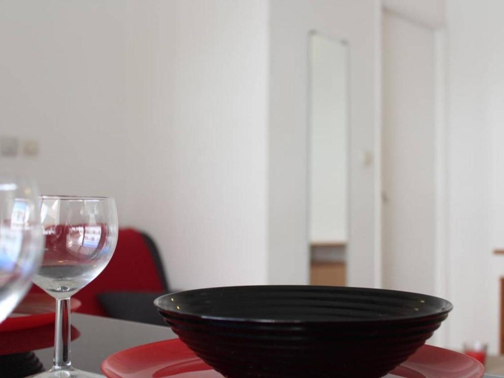a black bowl and two wine glasses on a table at Appartement La Rochelle, 2 pièces, 4 personnes - FR-1-246-273 in La Rochelle