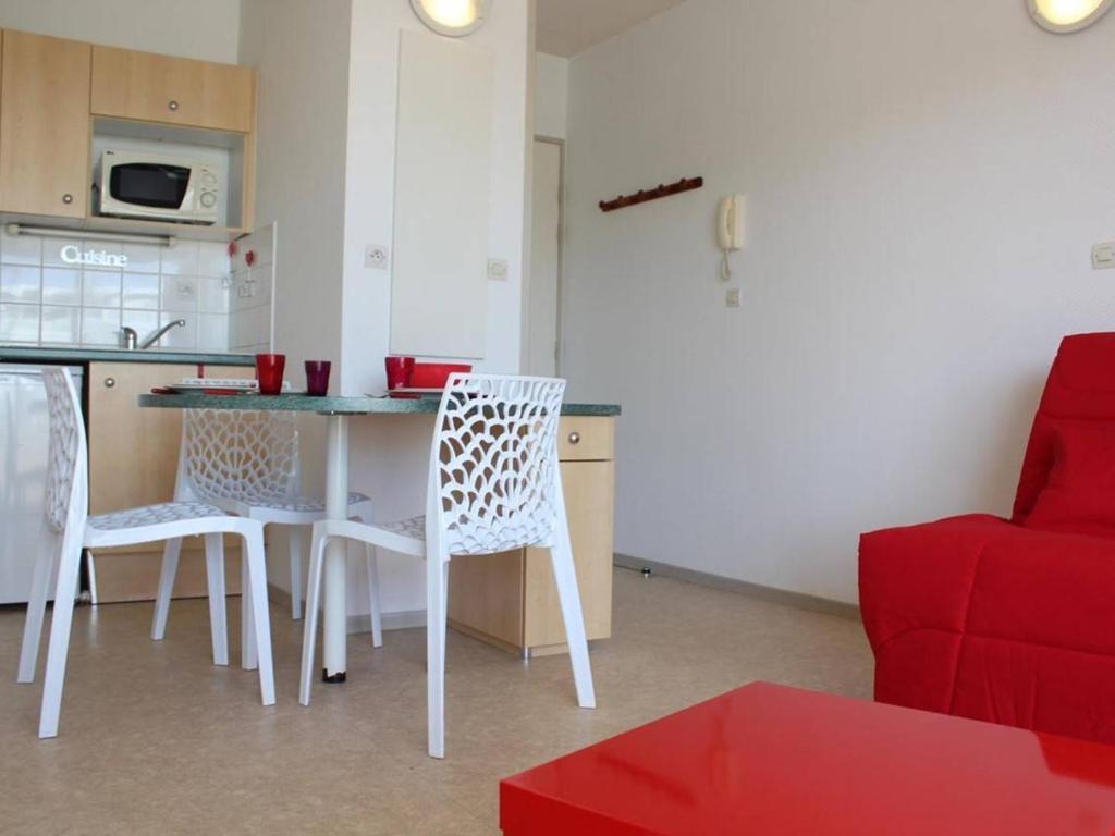 a kitchen with a table and chairs in a room at Appartement La Rochelle, 2 pièces, 4 personnes - FR-1-246-286 in La Rochelle