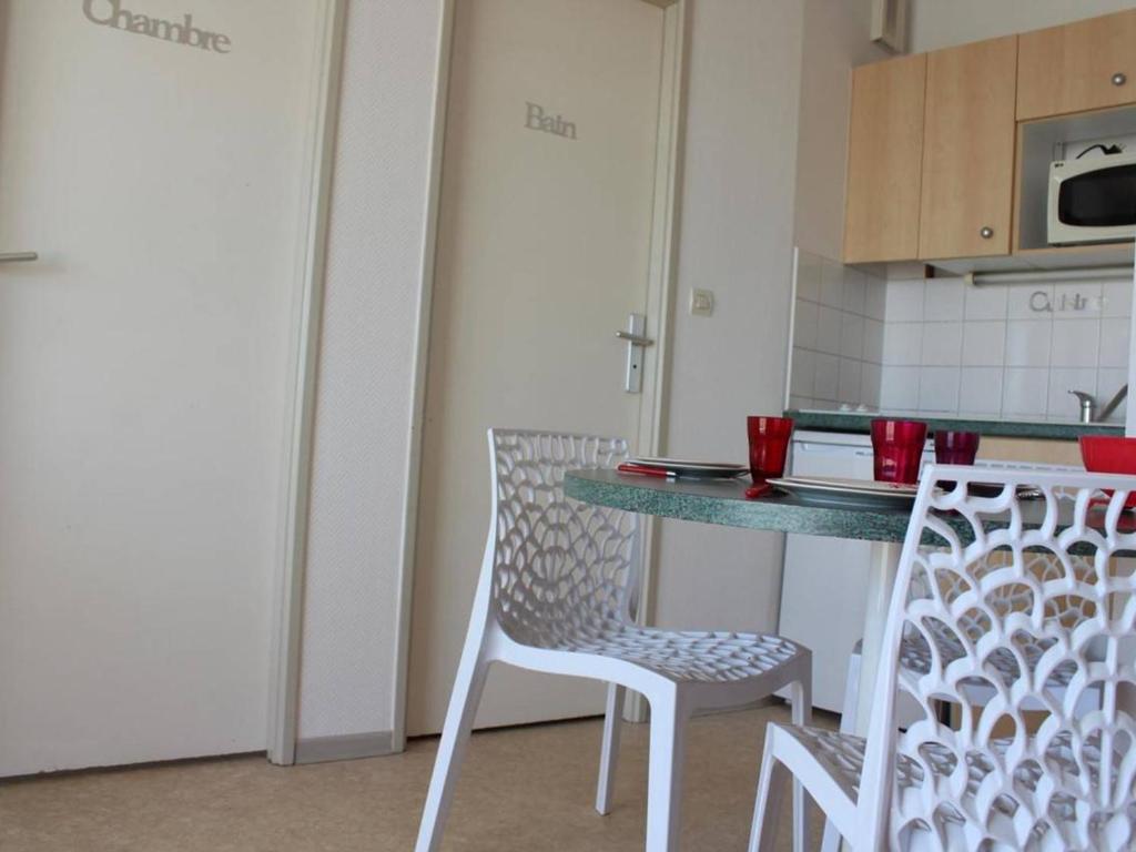 a kitchen with a table and two chairs in a room at Appartement La Rochelle, 2 pièces, 4 personnes - FR-1-246-286 in La Rochelle
