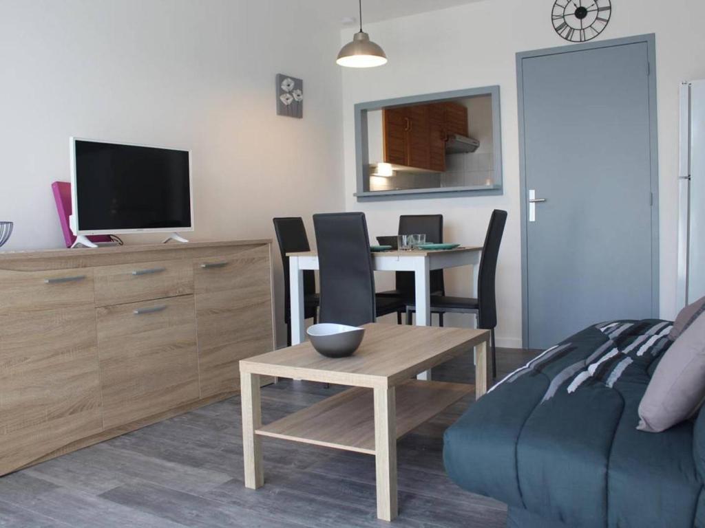 a living room with a couch and a table with a tv at Appartement La Rochelle, 1 pièce, 4 personnes - FR-1-246-268 in La Rochelle