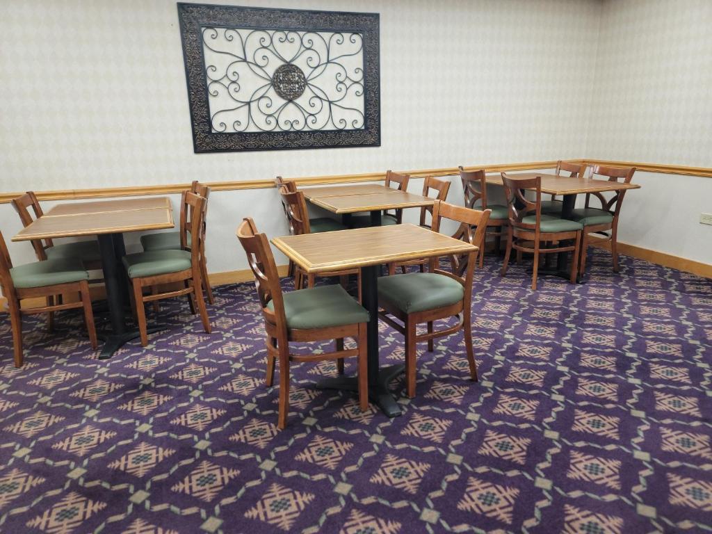 Гостиная зона в Bay Mountain Inn Cherokee Smoky Mountains