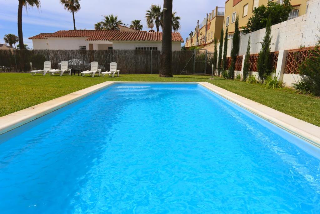 Bazén v ubytovaní VILLA LUNA Beach Premium 9PAX alebo v jeho blízkosti