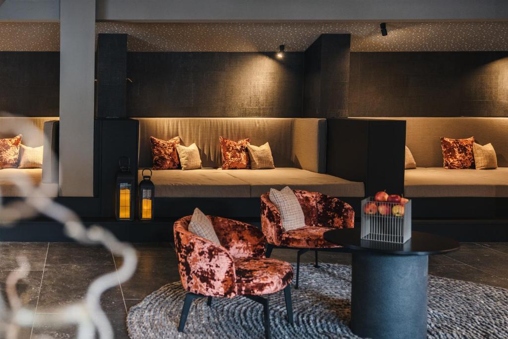 Posezení v ubytování Arpuria l hidden luxury mountain home - ADULTS FRIENDLY