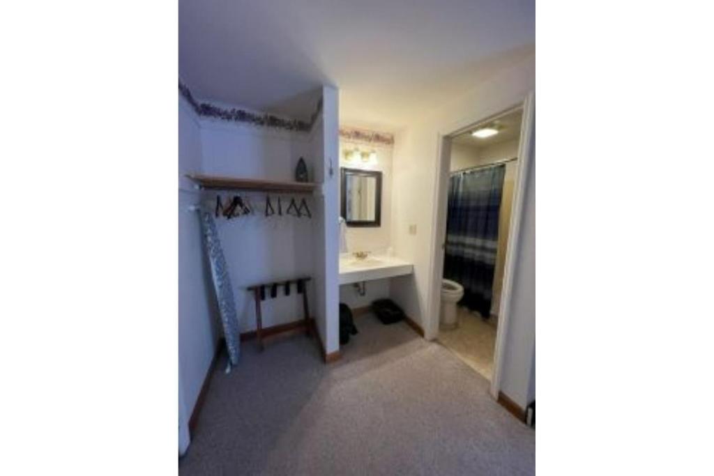 The Bavarian Manor Hotel - Queen Room