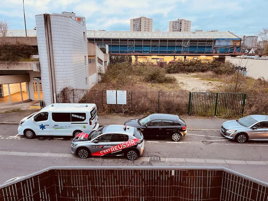 Fotografia z galérie ubytovania Moderne appart JO avec parking v destinácii Saint-Gratien