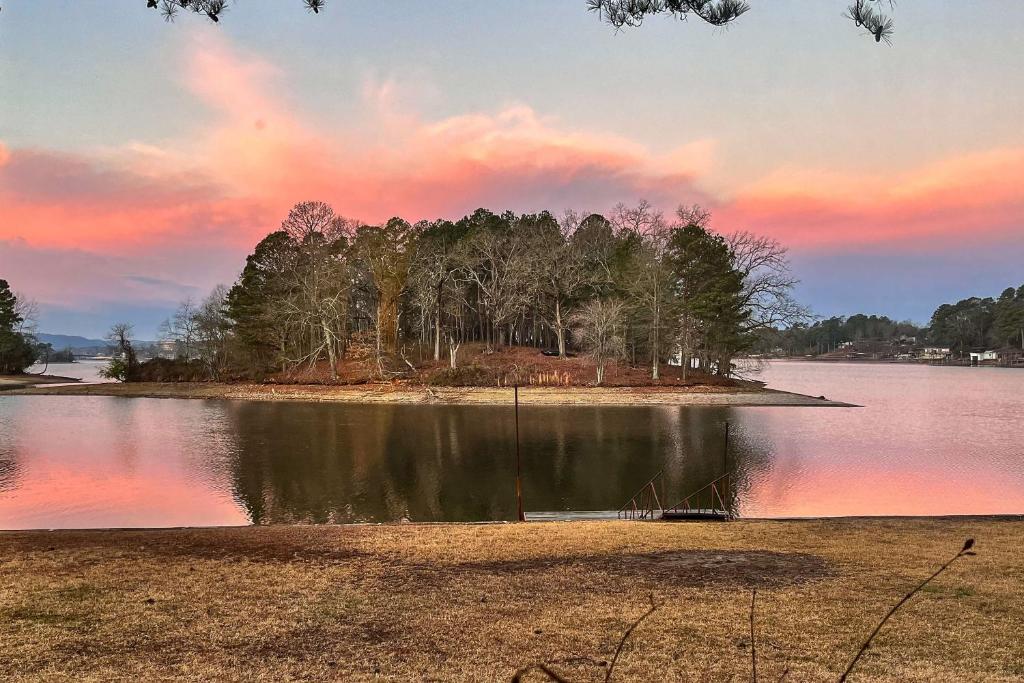 Waterfront Hot Springs Vacation Home with Dock!, Hot Springs (updated