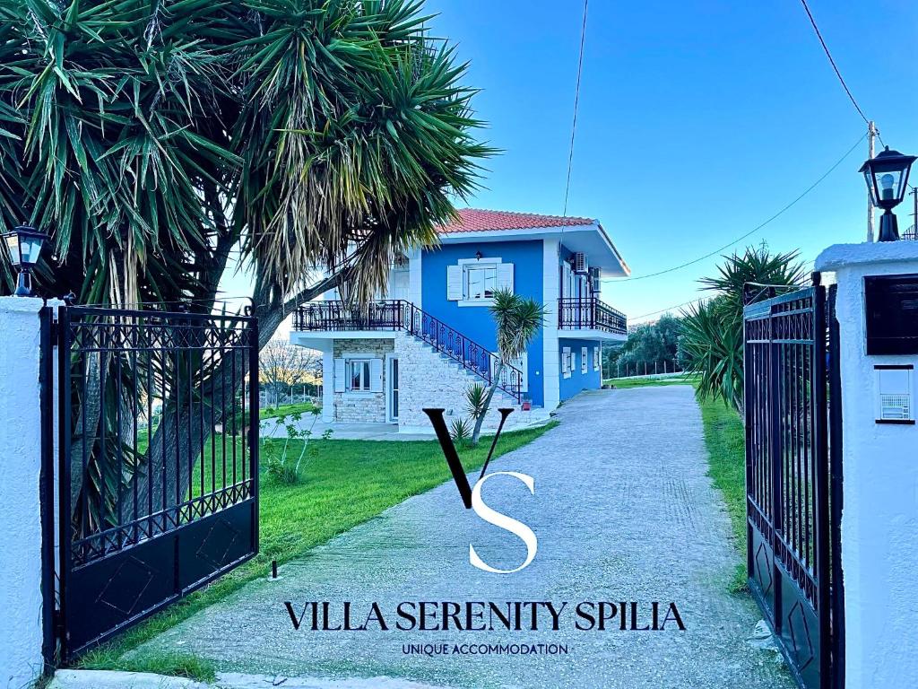 una puerta a un villaspira en Villa Serenity Spilia 1st floor, en Argostoli