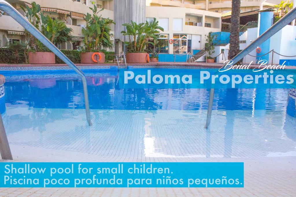 Bazén v ubytovaní Benal beach suite, parque acuático y vistas al mar alebo v jeho blízkosti