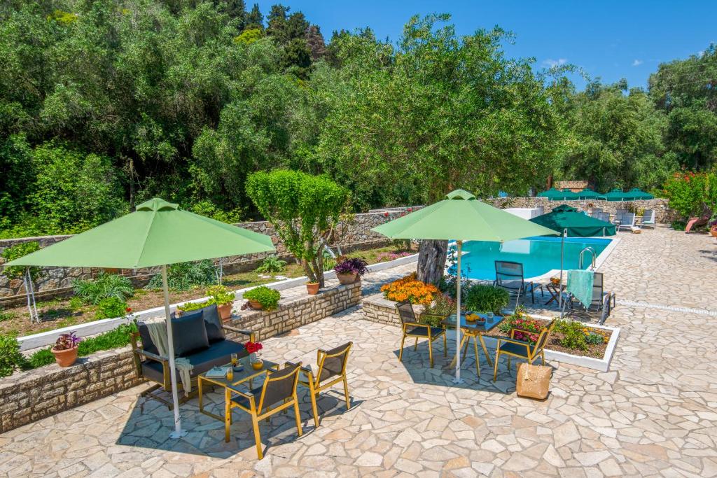 Vonkajšia záhrada v ubytovaní APHRODITE studios & apt with pool