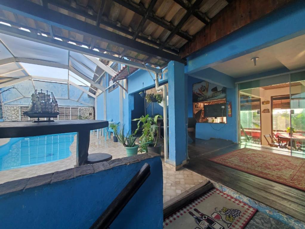 - Vistas a una casa con piscina en Pousada Solar de Tamoios, en Tamoios