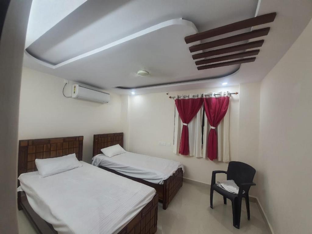 Кровать или кровати в номере Hillstay Rushikonda