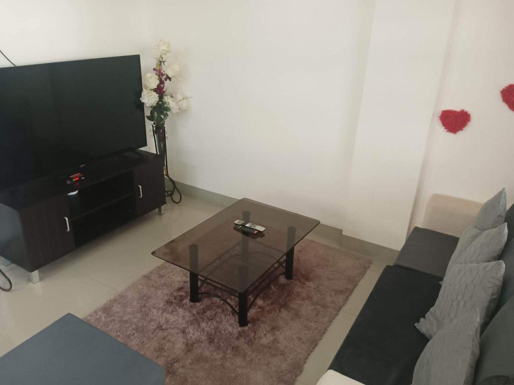 TV at/o entertainment center sa Mando Manor -3 Bedroom Private House for Large Group