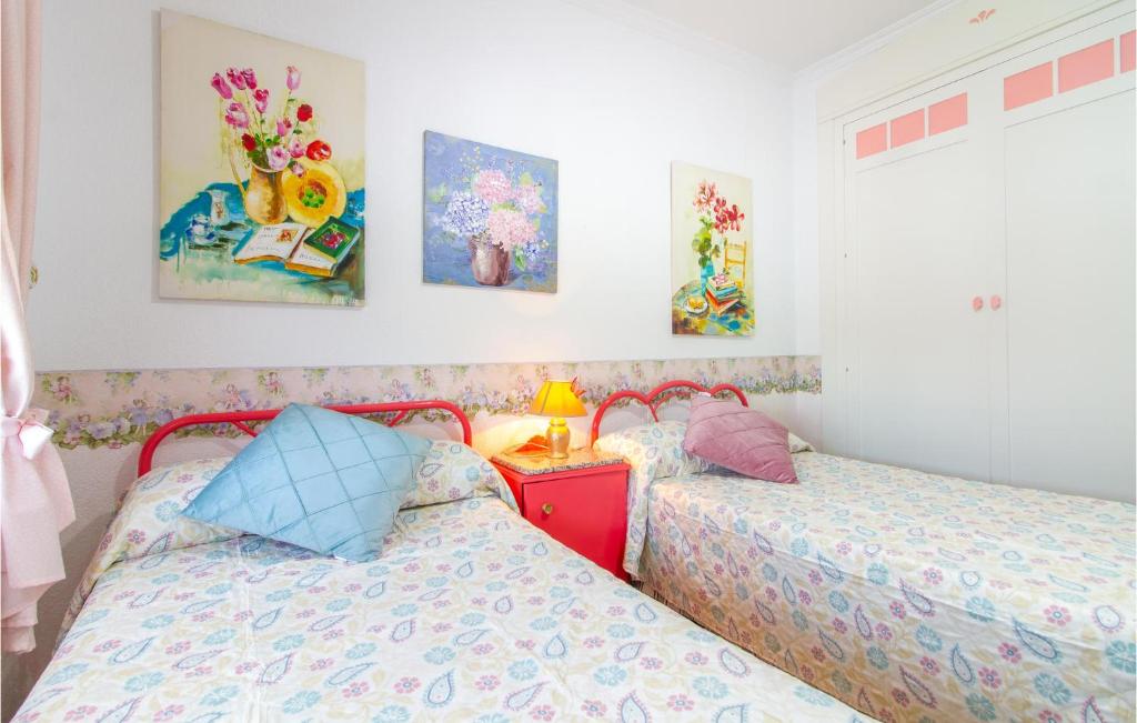 A bed or beds in a room at 4 Bedroom Beautiful Home In Lorca