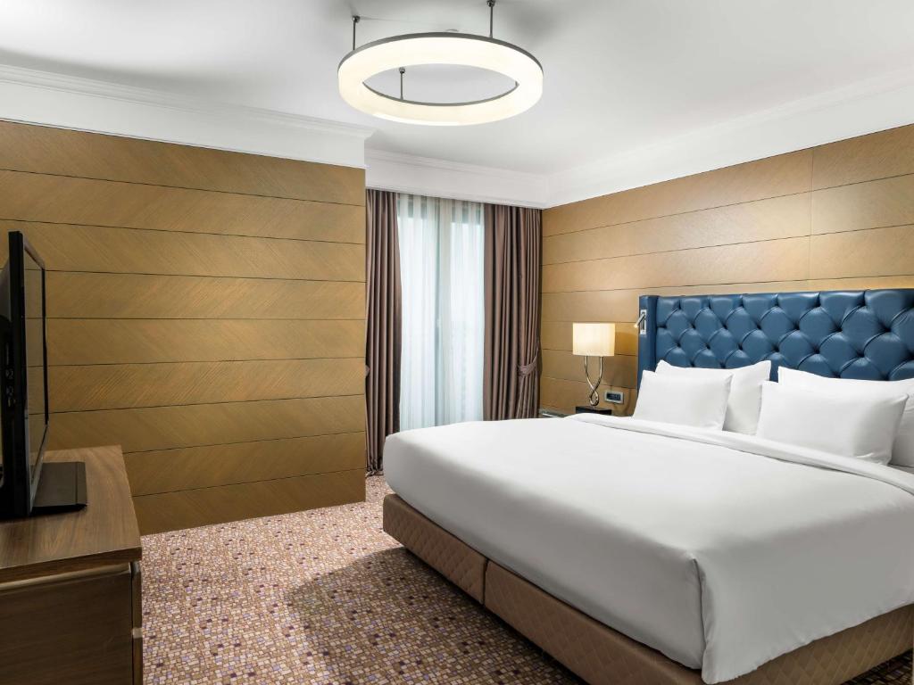Postel nebo postele na pokoji v ubytování Radisson Blu Hotel, Istanbul Sisli