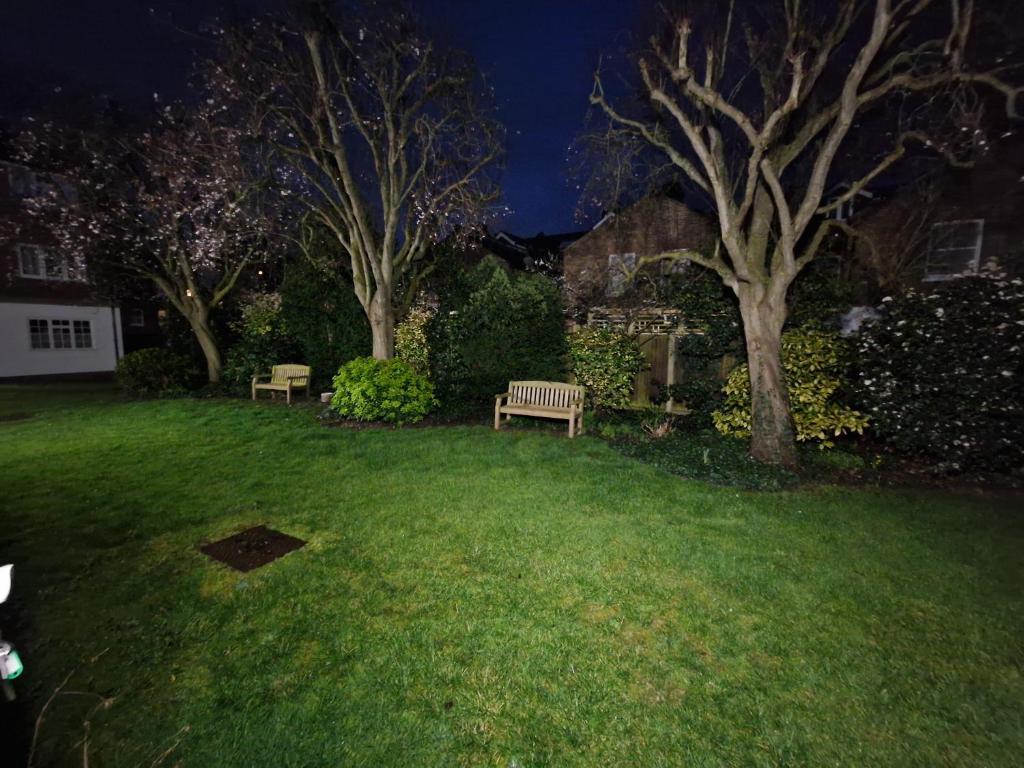 Homestay Room in 2 Bed Apartpment near Windsor Castle, UK