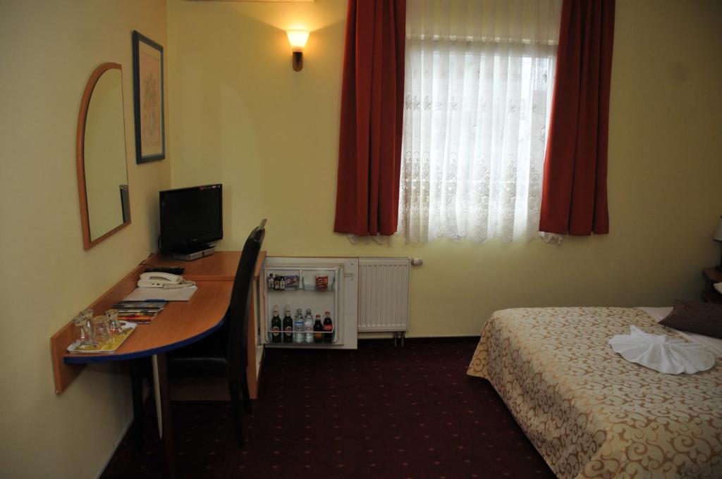 Postel nebo postele na pokoji v ubytování Hotel Galerija