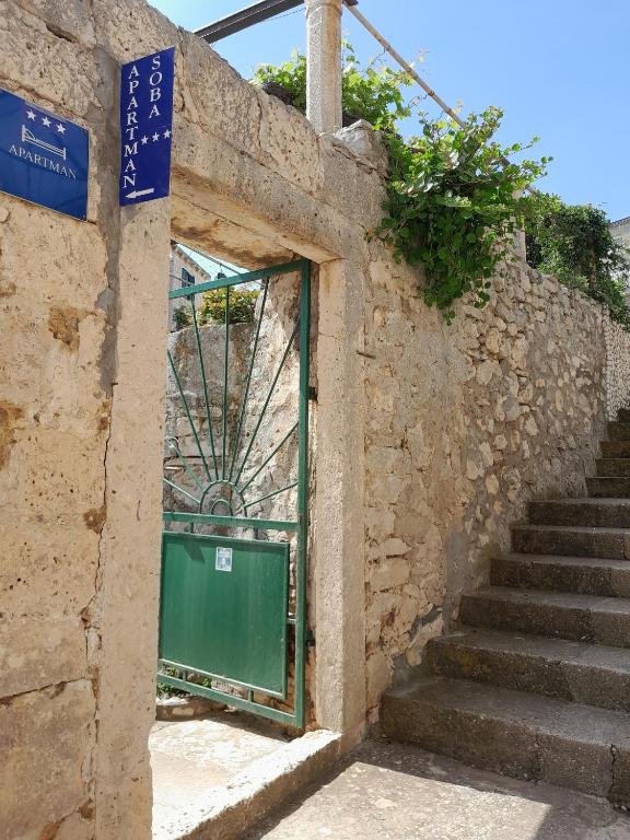 Zdjęcie z galerii obiektu Apartments and rooms by the sea Lumbarda, Korcula - 14647 w mieście Lumbarda